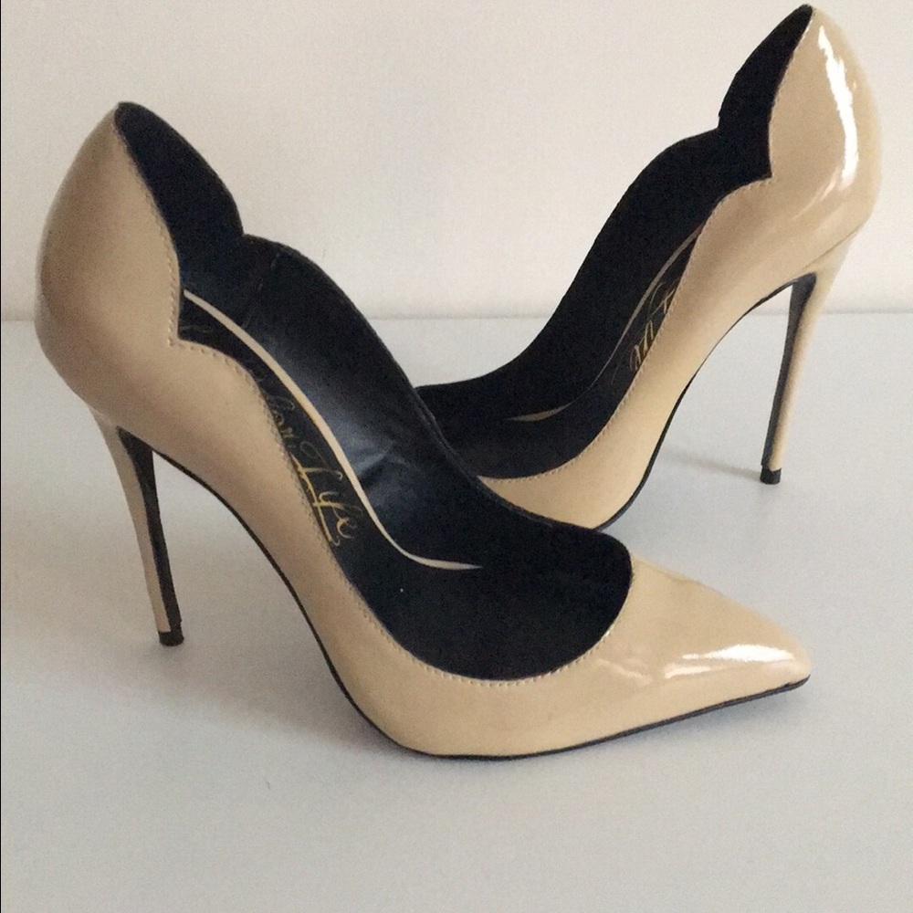 Woman's shoes